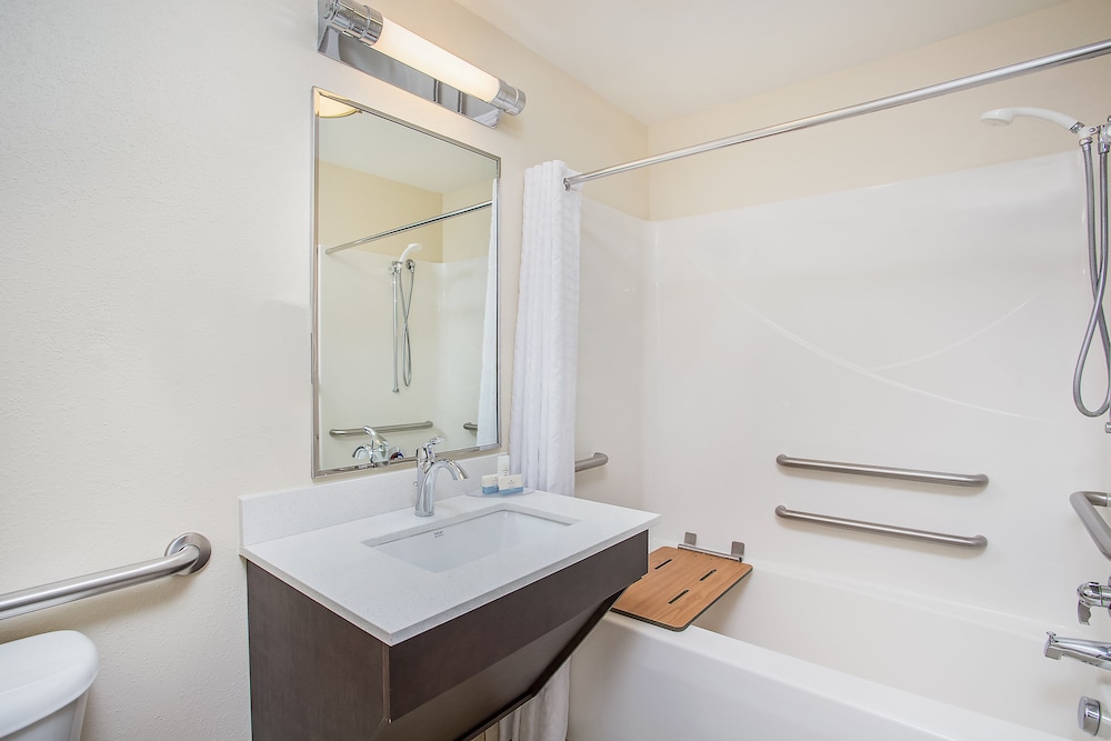 CANDLEWOOD SUITES BOWLING GREEN 15/69