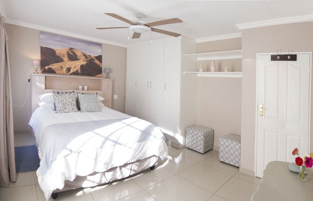 Classic, Cottage, 1 Single and 2 Double Beds