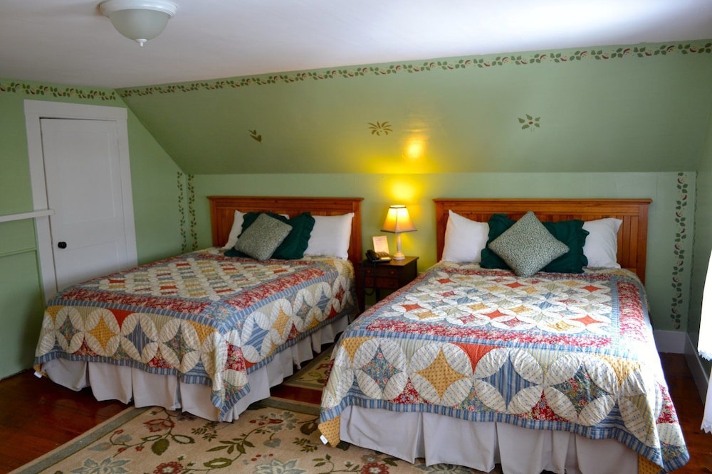 The Dowds Contry Inn and Event Center 7/50