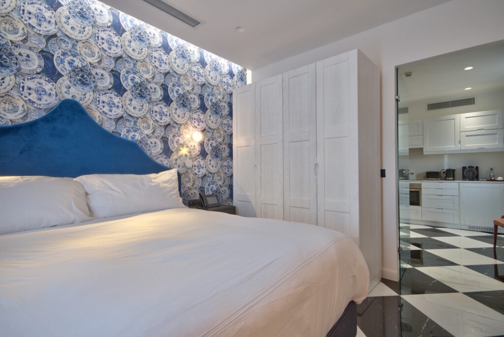Executive, Suite, Outdoor Jetted Tub, Kitchenette