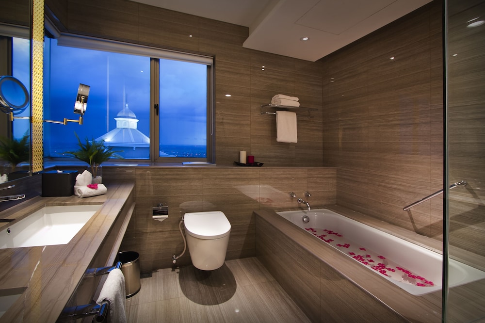 ASCOTT WATERPLACE SURABAYA 29/74