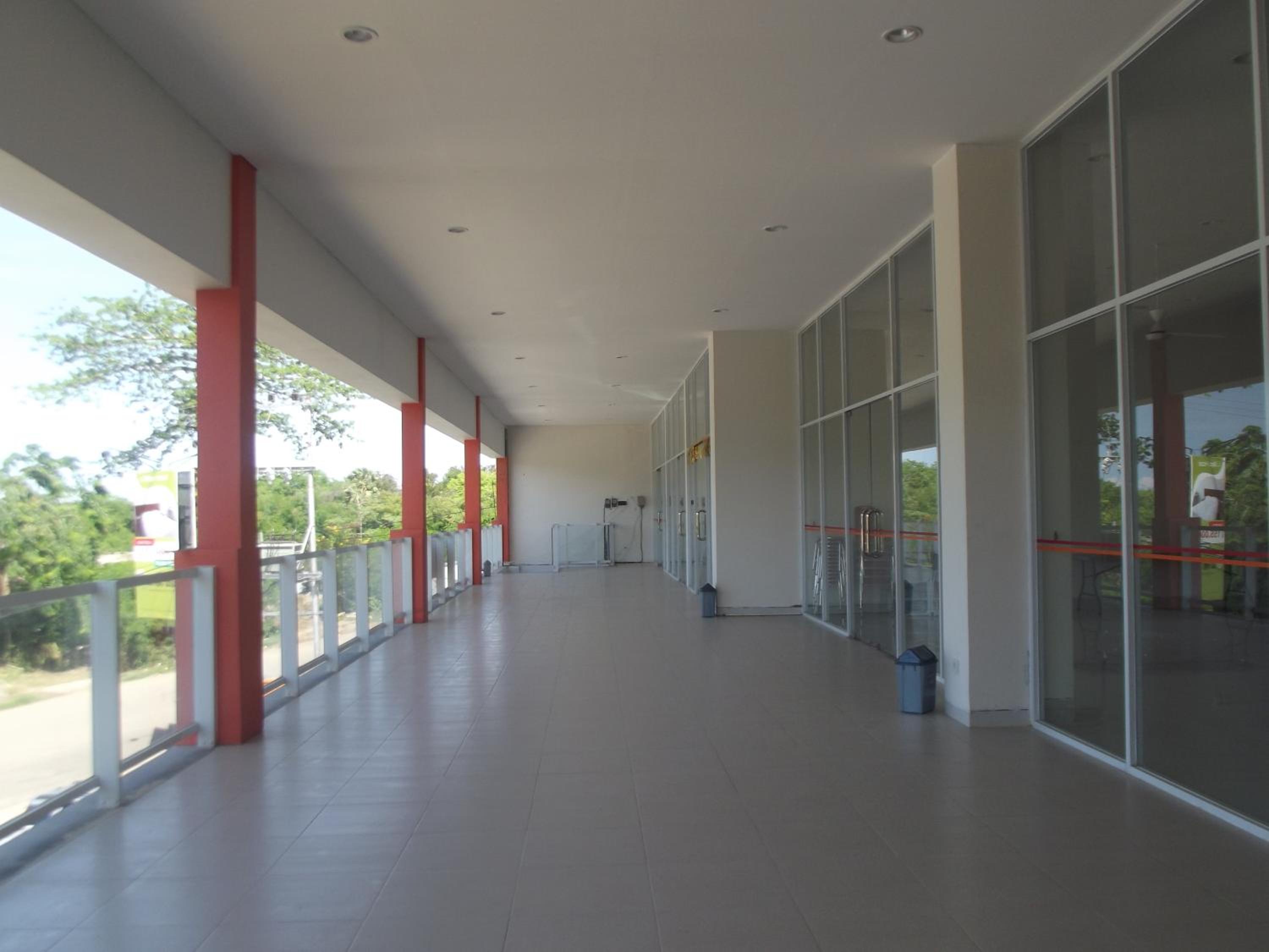 L Bajo Hotel 29/37