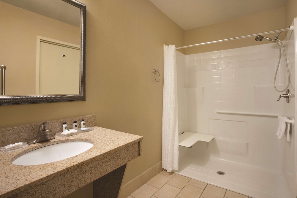 Country Inn and Suites By Radisson, Goodlettsville, TN 7/28