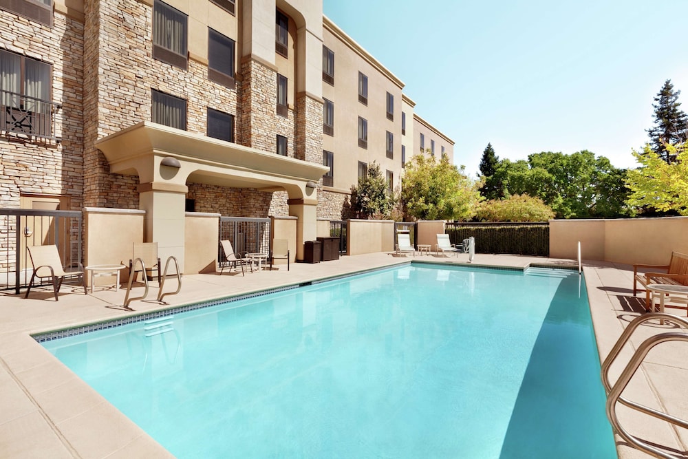 Hampton Inn Suites West Sacramento 1/62