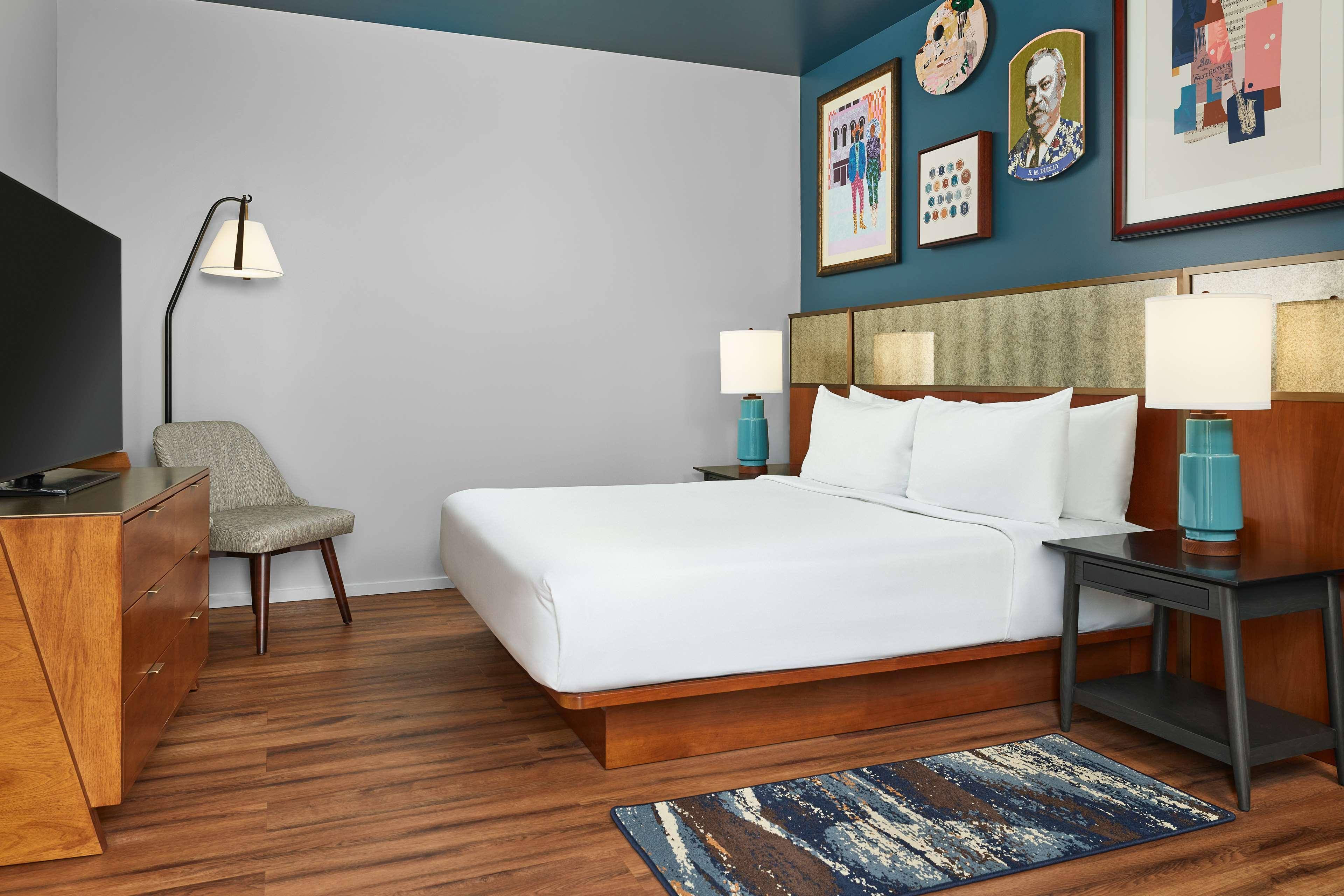 1 BEDROOM, PENTHOUSE, SUITE, KING BED, TERRACE