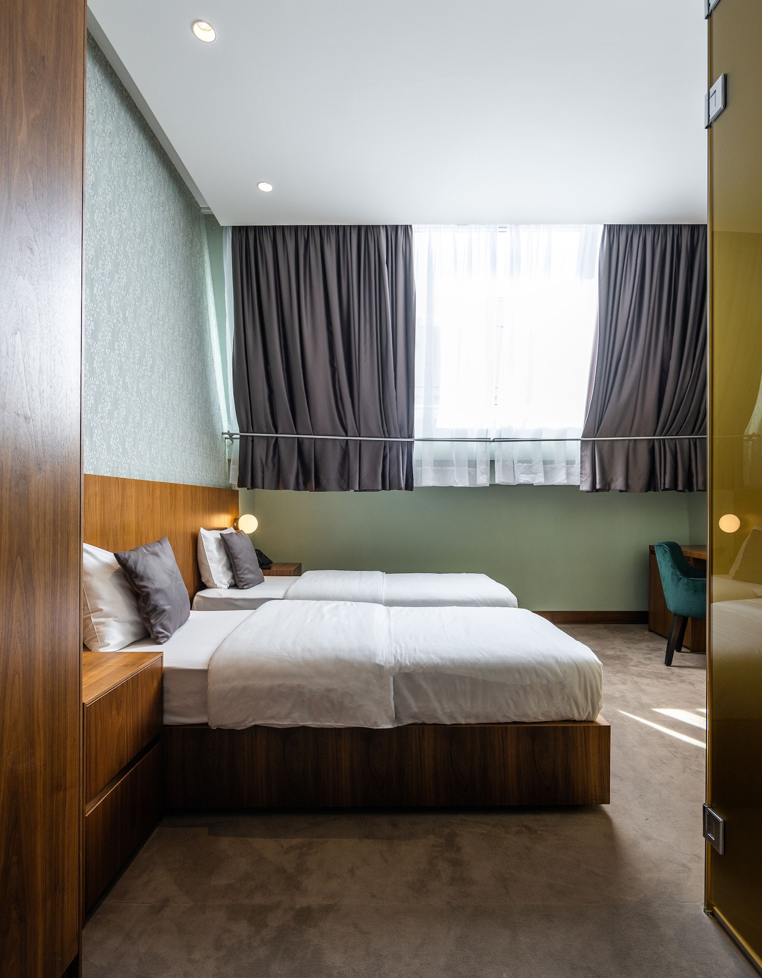 STANDARD, DOUBLE OR TWIN BED