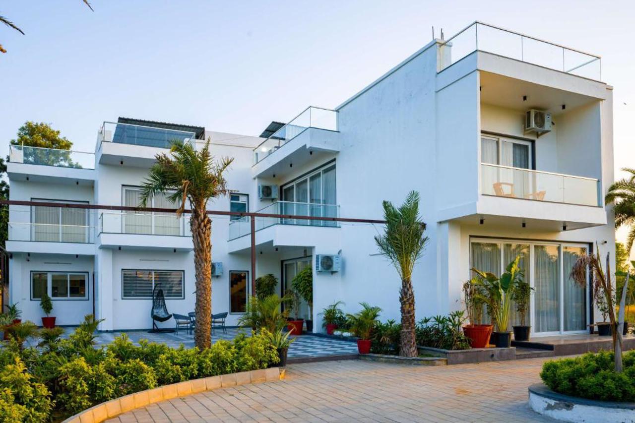 ELIVAAS AdhiVa Retreat 5 BHK Farmhouse with Pvt Pool, Bar & Lush Garden