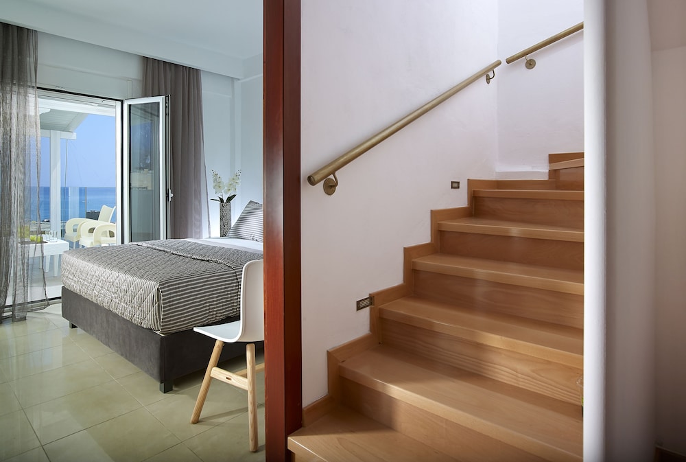 Coral Boutique Hotel 24/59