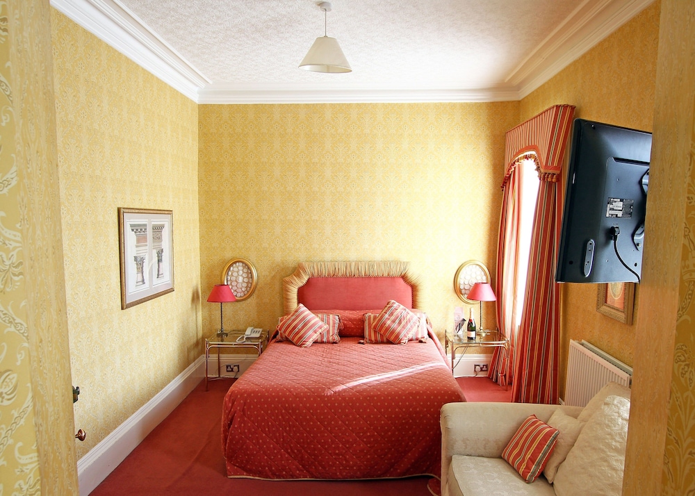 PENTLAND HOTEL 24/50