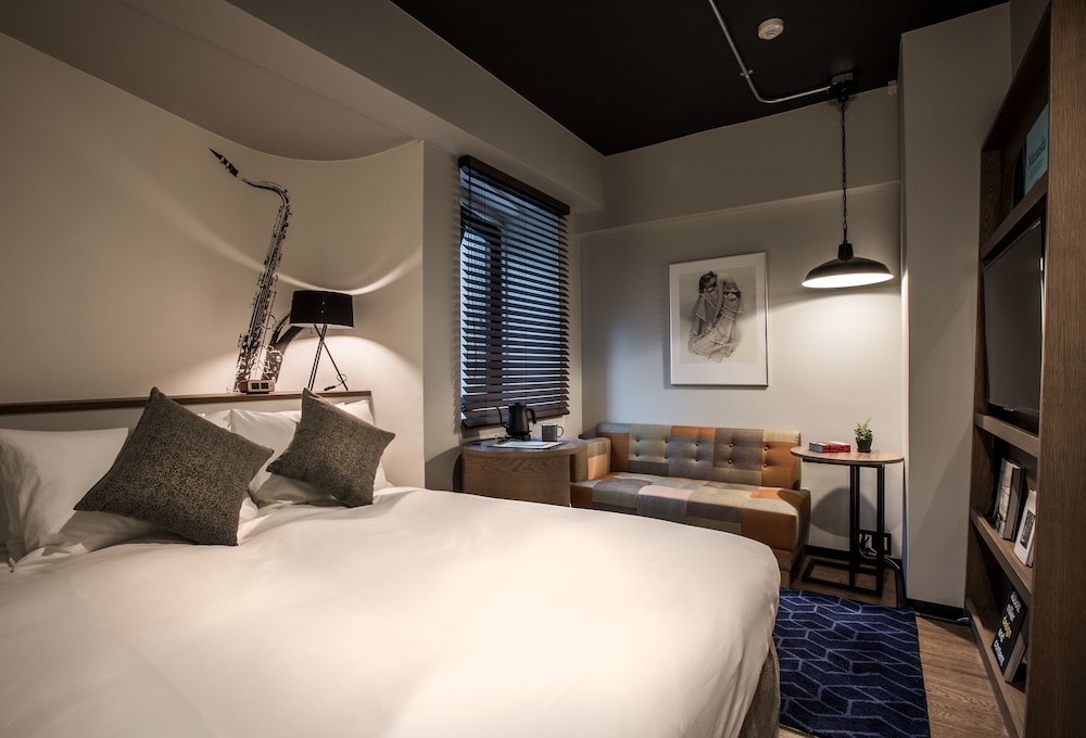 DELUXE, DOUBLE BED