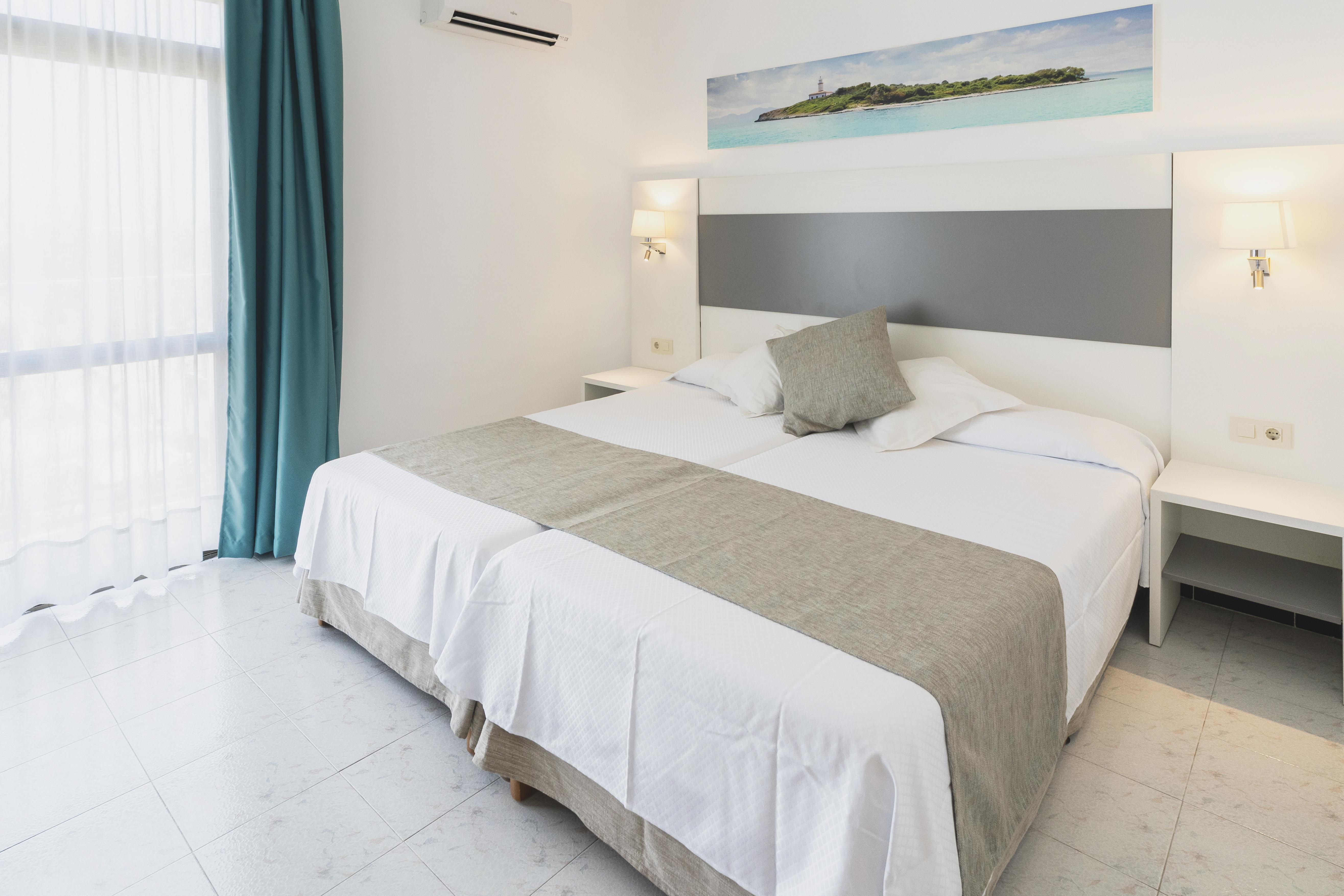Standard, Double Bed, Balcony or Terrace