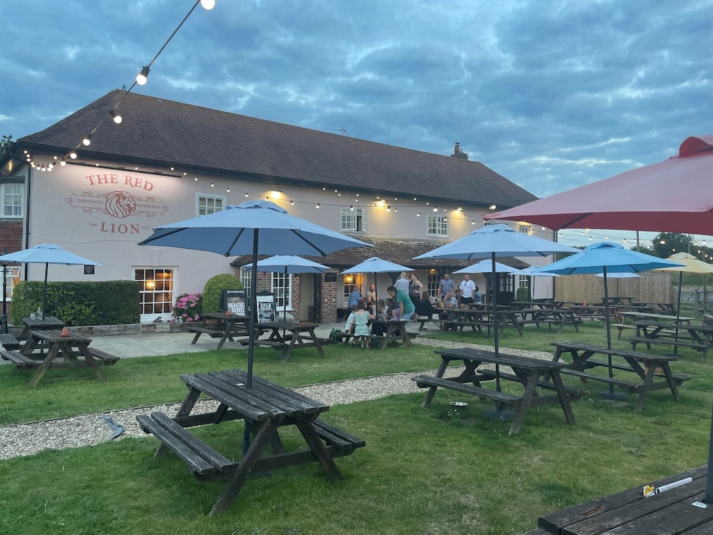 The Red Lion 53/56
