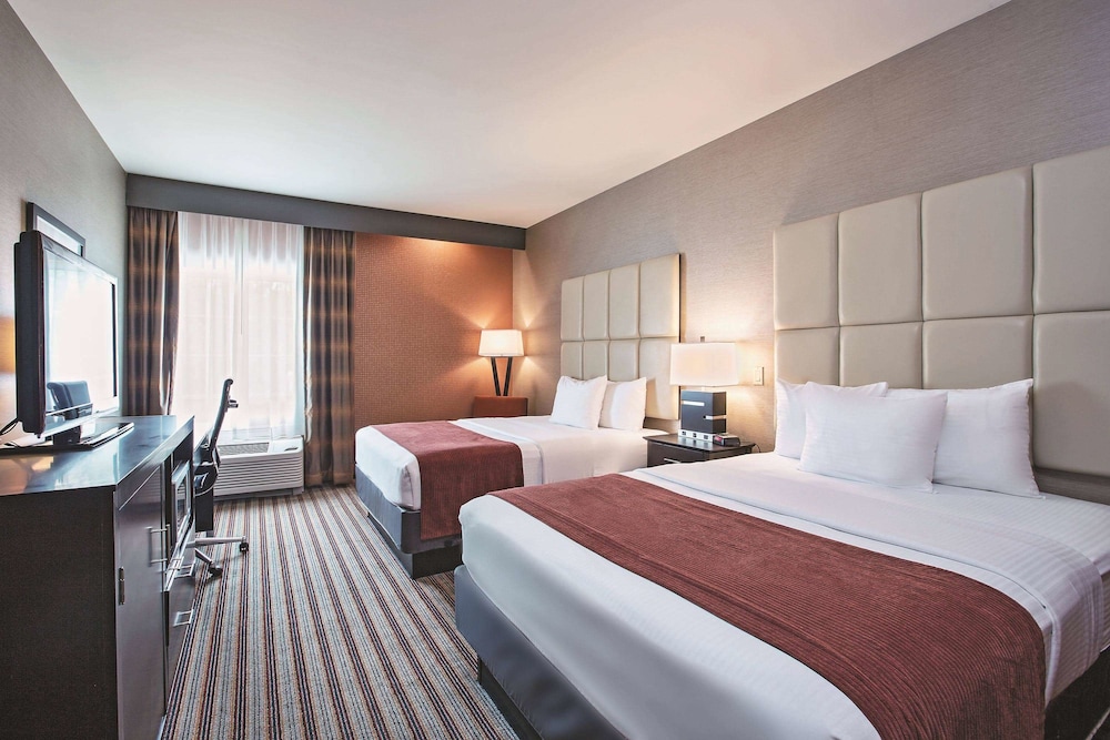 La Quinta Inn & Suites by Wyndham Harrisburg-Hershey 12/51