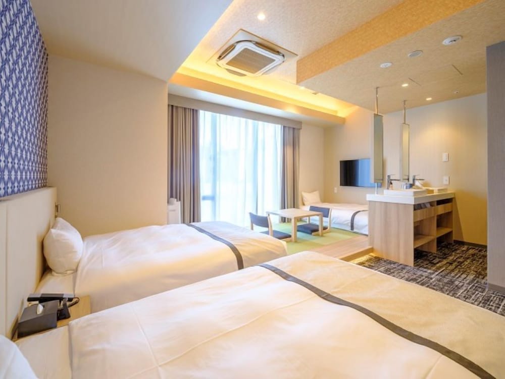 Deluxe, Luxury, Triple, 1 Single and 2 Double Beds