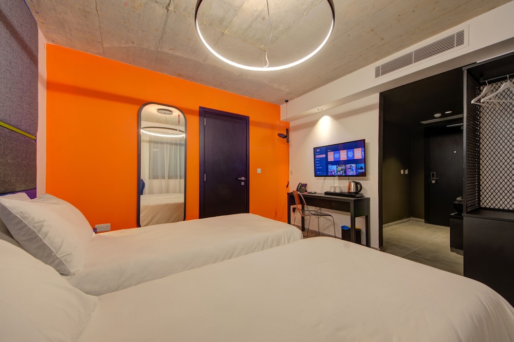 ECONOMY, DOUBLE OR TWIN BED