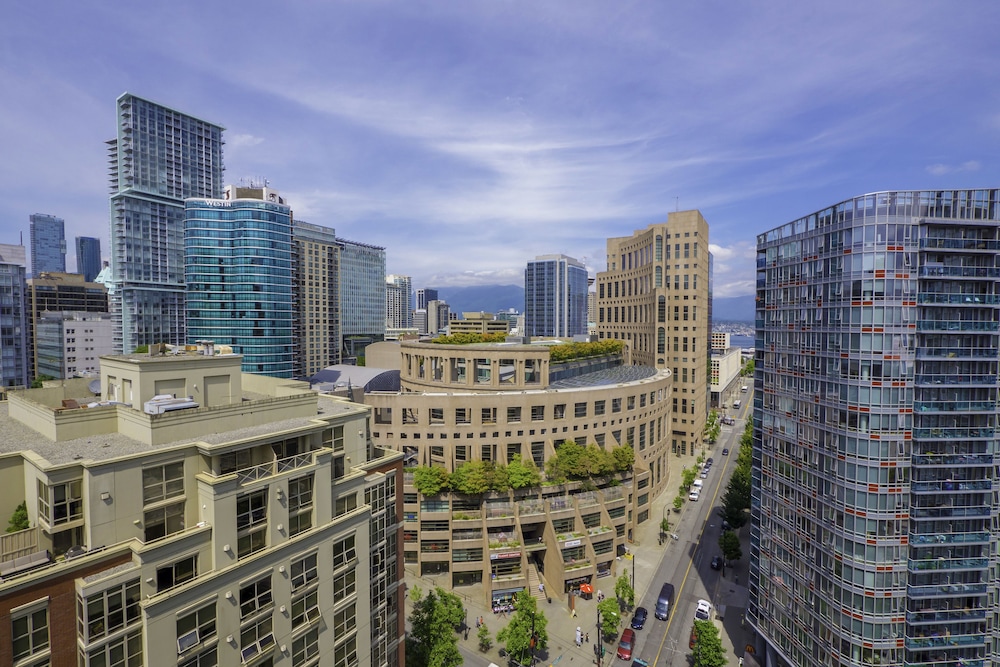 Rosedale On Robson Suite Hotel 8/45