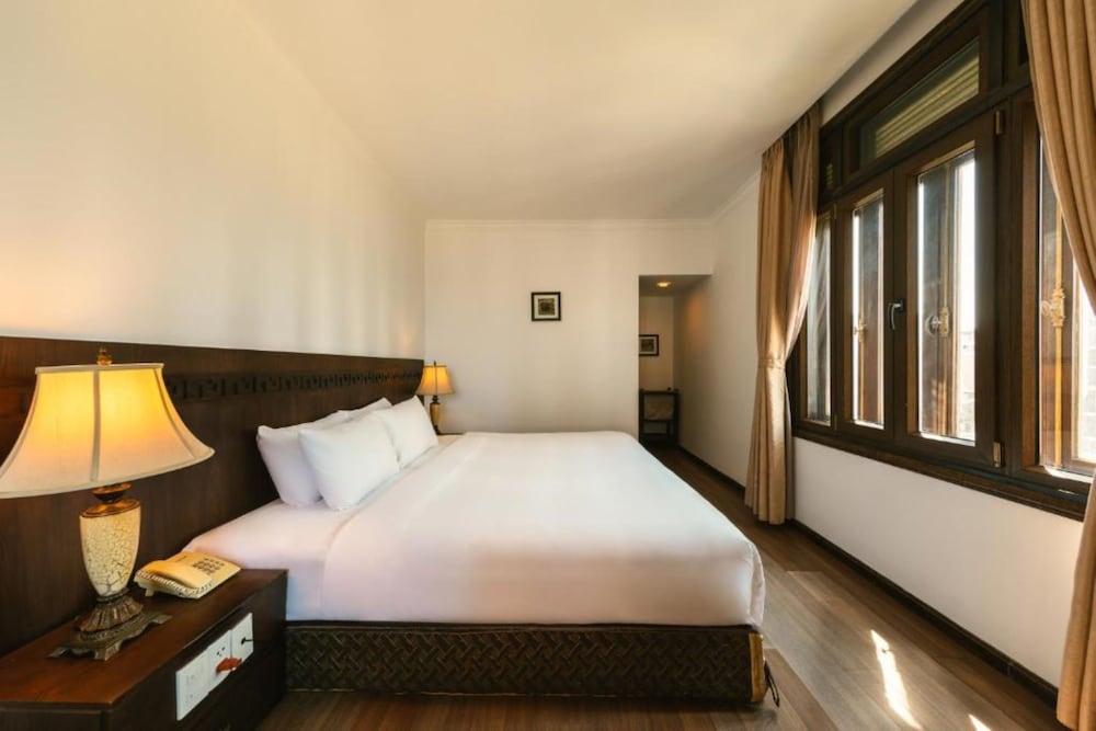 Chu Hotel 21/70