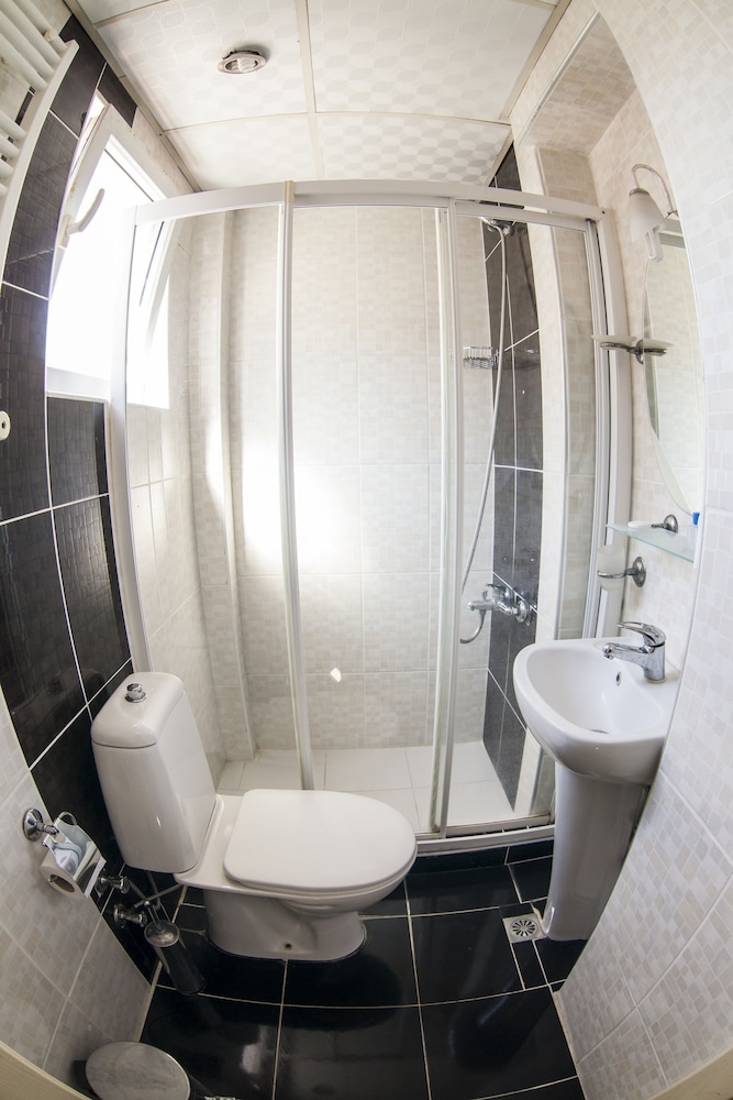 HURRIYET HOTEL 44/47