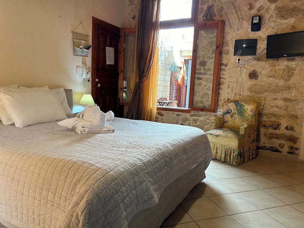 ECONOMY, STUDIO, GROUND FLOOR