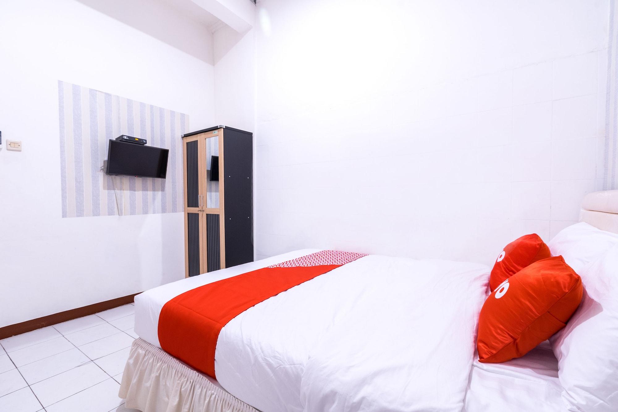 OYO 1421 Kasmaran Guest House Syariah 15/32