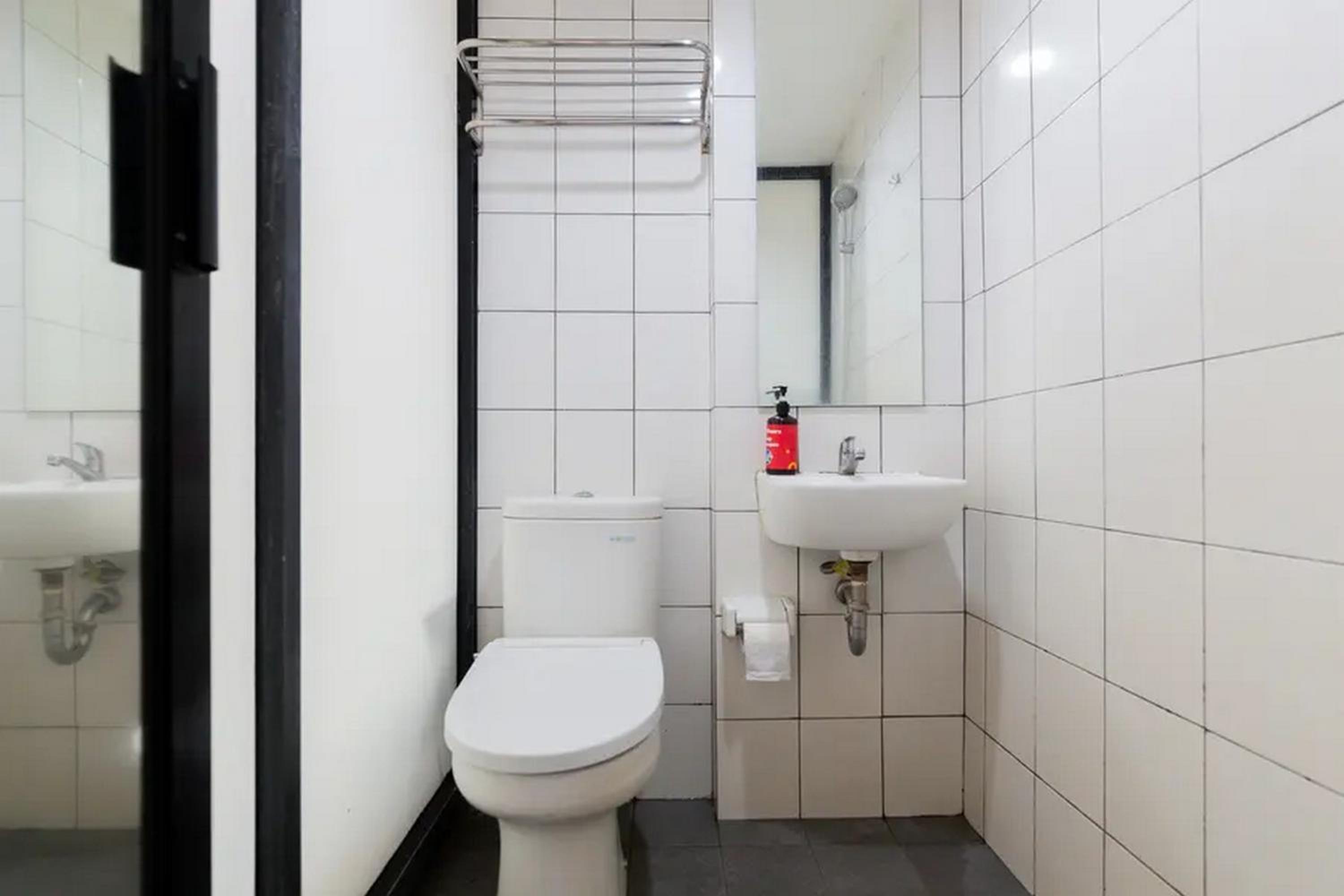 RedDoorz Plus near ICE BSD 2 38/42