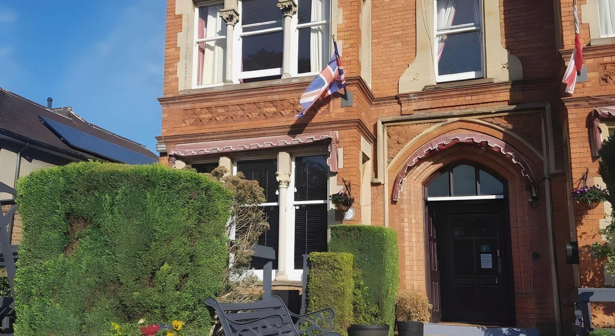 The Lismore Hotel 22/24