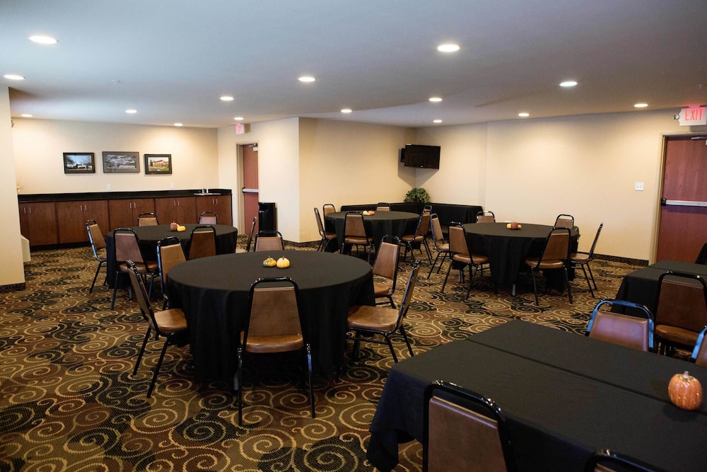 Cobblestone Hotel Knoxville 40/56