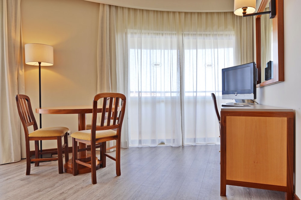 Holiday Inn Algarve Albufeira by IHG 68/79