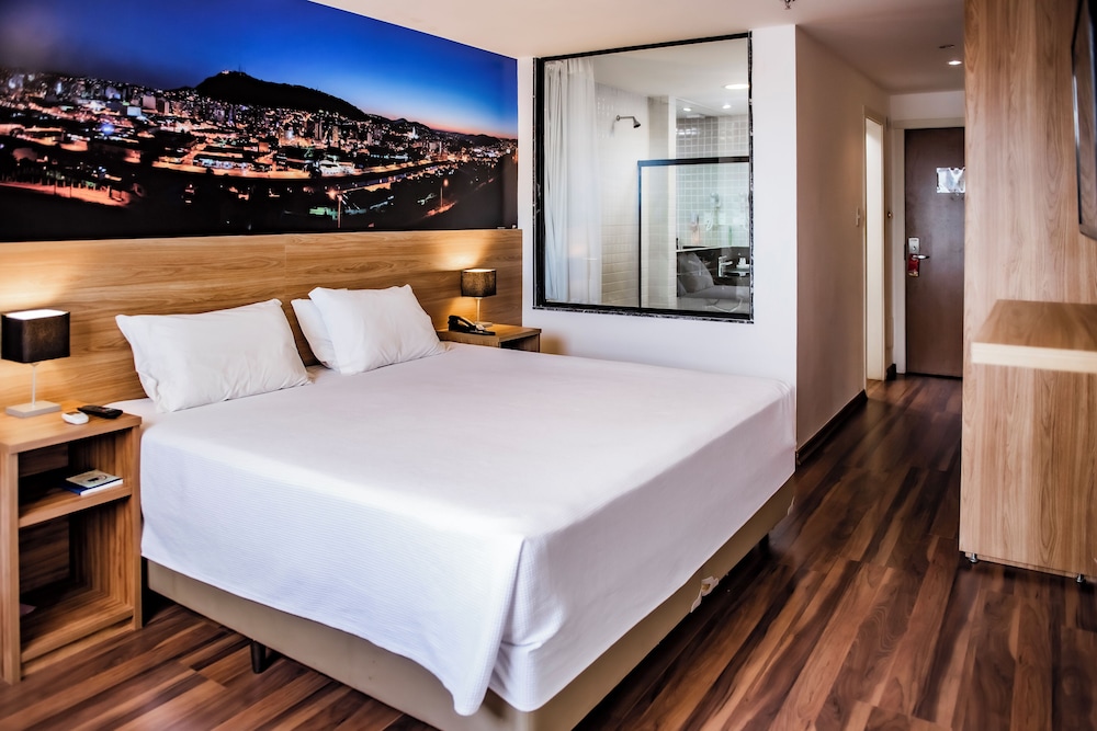Trade hotel 10/64
