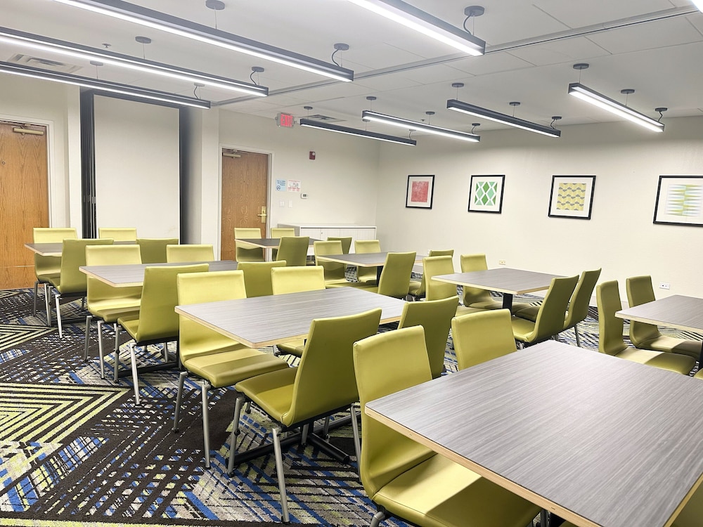 Holiday Inn Express & Suites Prospect Heights 45/50