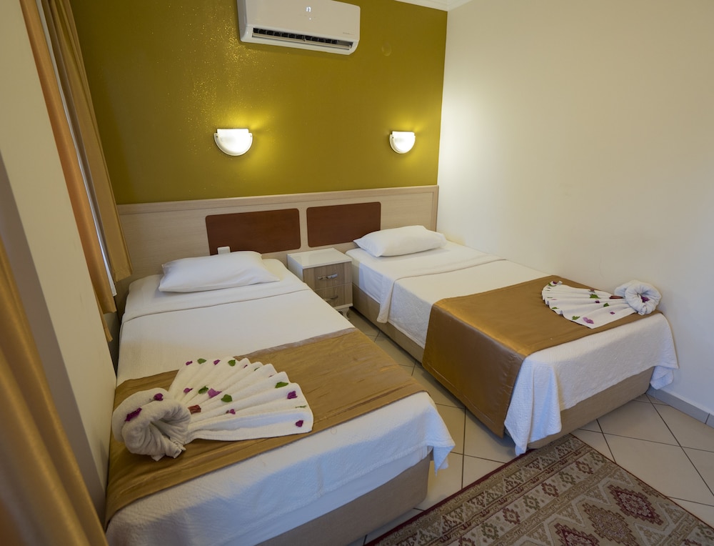 Arya Hotel 28/68