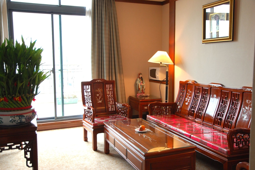 Rich Garden Hotel 46/68
