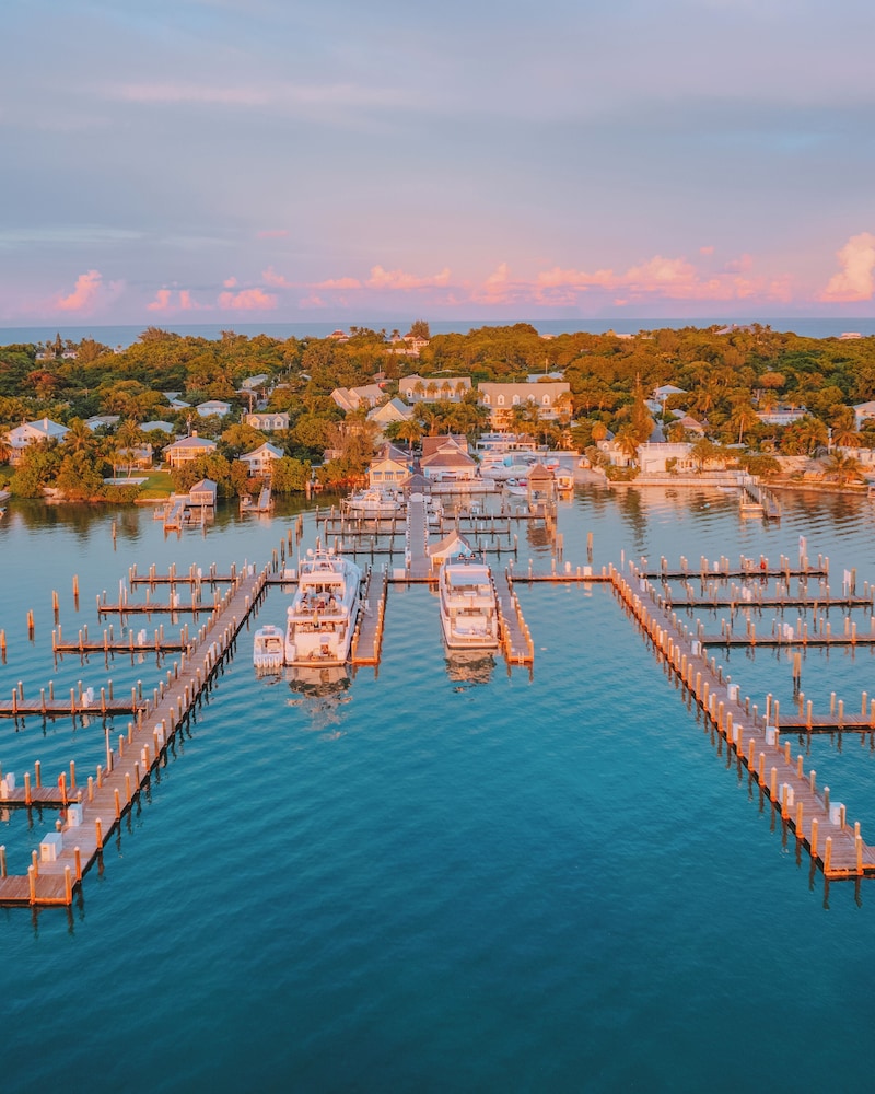Valentines Resort &amp; Marina 64/66