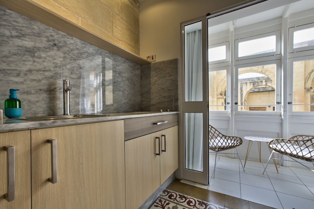 Barrakka Suites 50/50