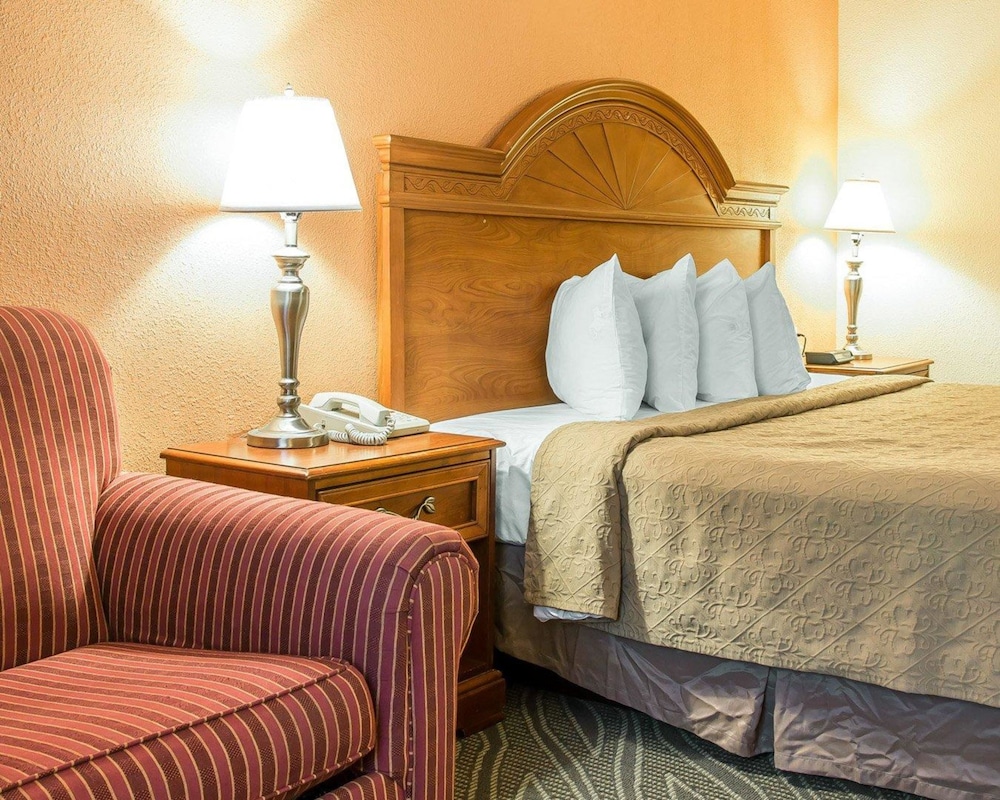 Quality Inn Gaylord MI 23/40