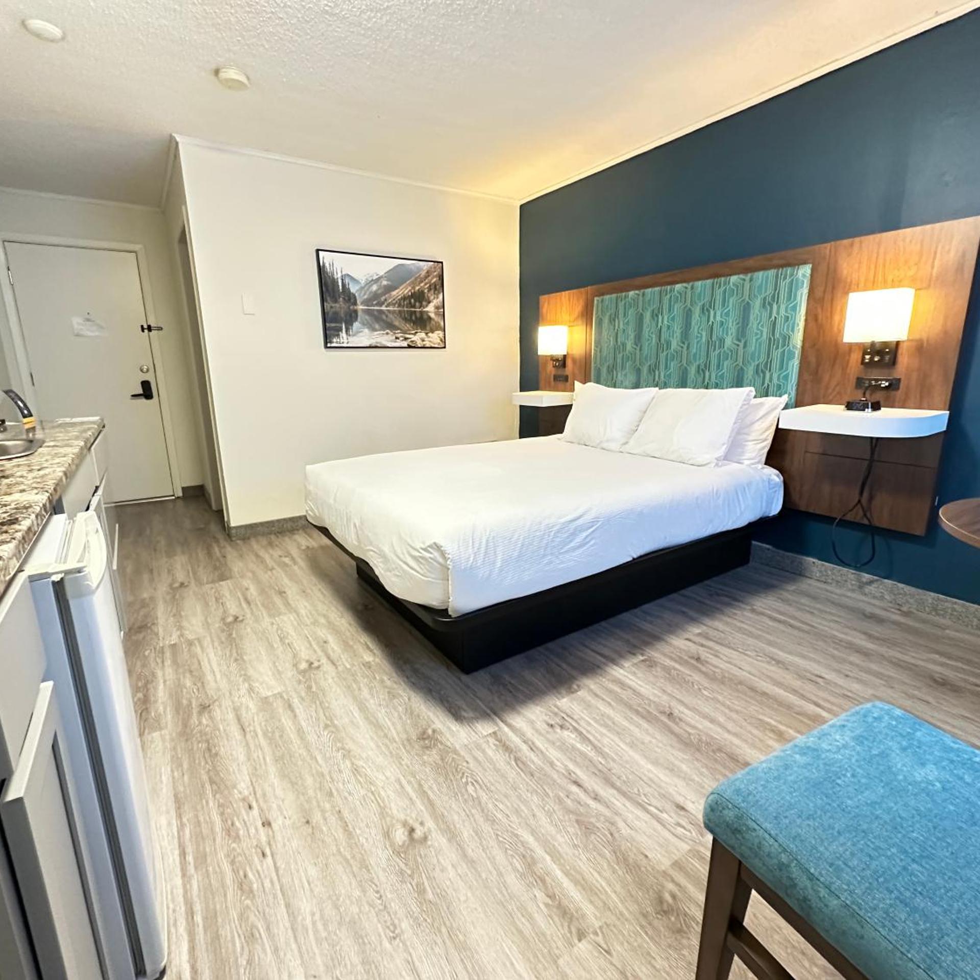 Drive Up, Deluxe, King Bed, Queen Bed, Kitchenette