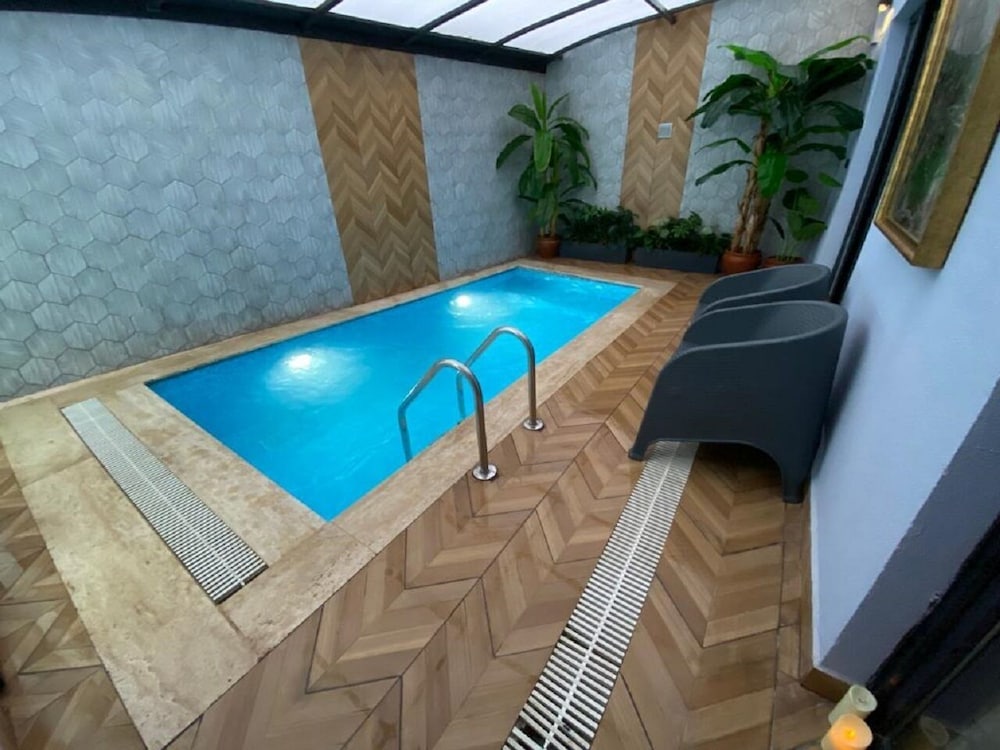 Green Hills Suites 34/60