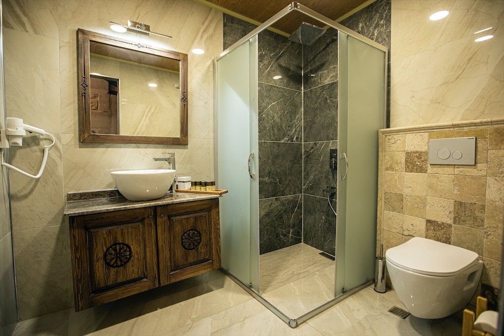 Ada Cave Suites 49/50