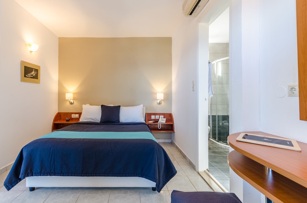 Pela Mare Hotel 29/77