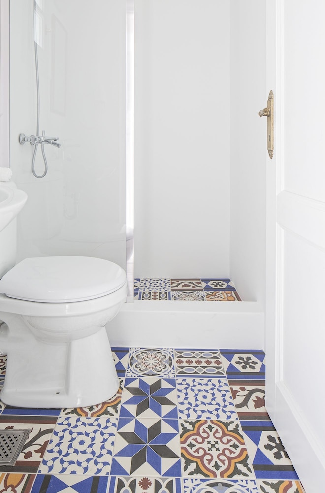 STANDARD, DOUBLE BED, HILL VIEW