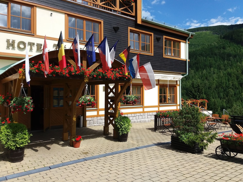 Hotel Zatisi 40/50