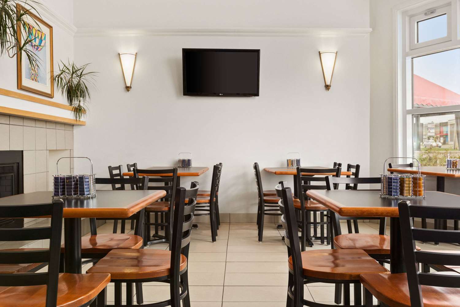 Days Inn By Wyndham Trois-Rivieres 6/8