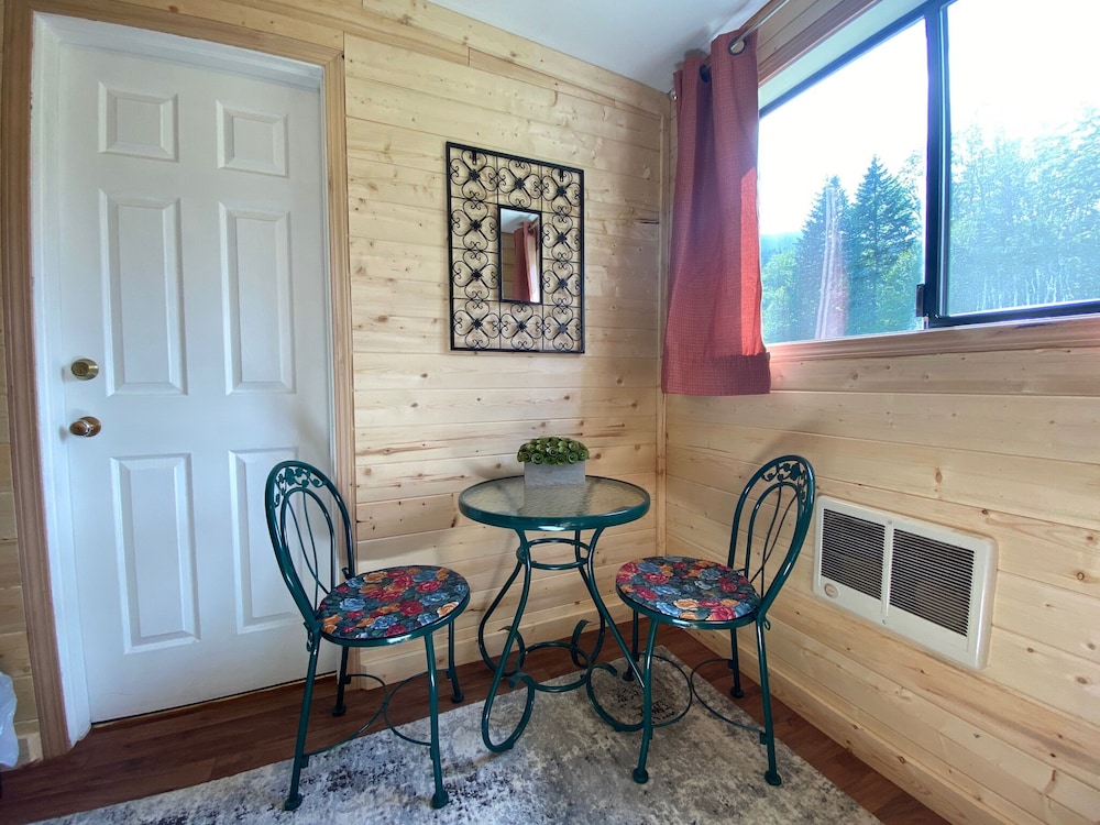 Emerald Valley Inn 53/74