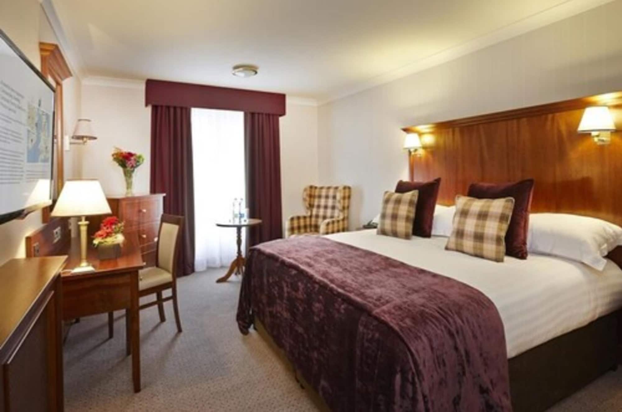SUPERIOR, KING BED