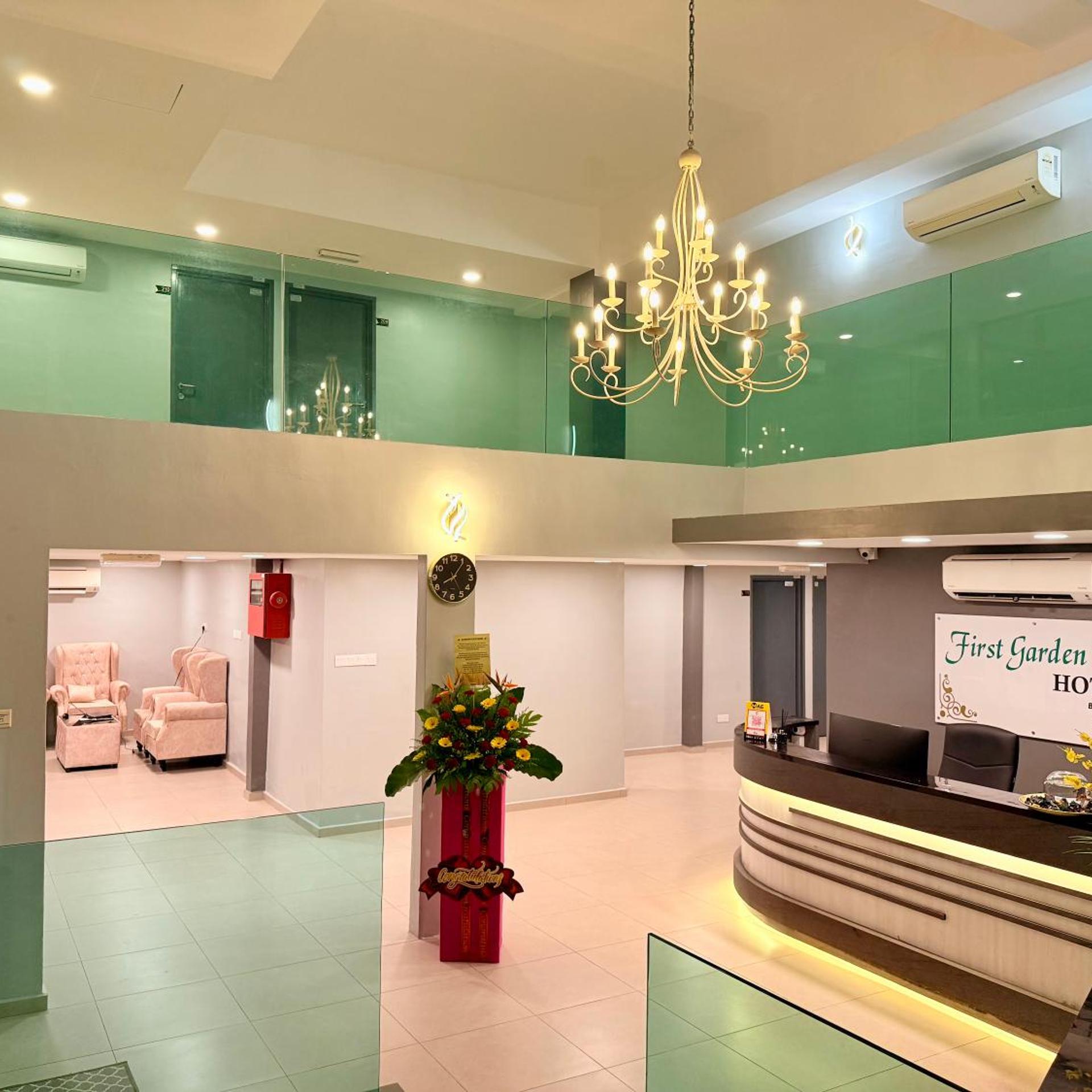 OYO 44043 First Garden Hotel 7/54