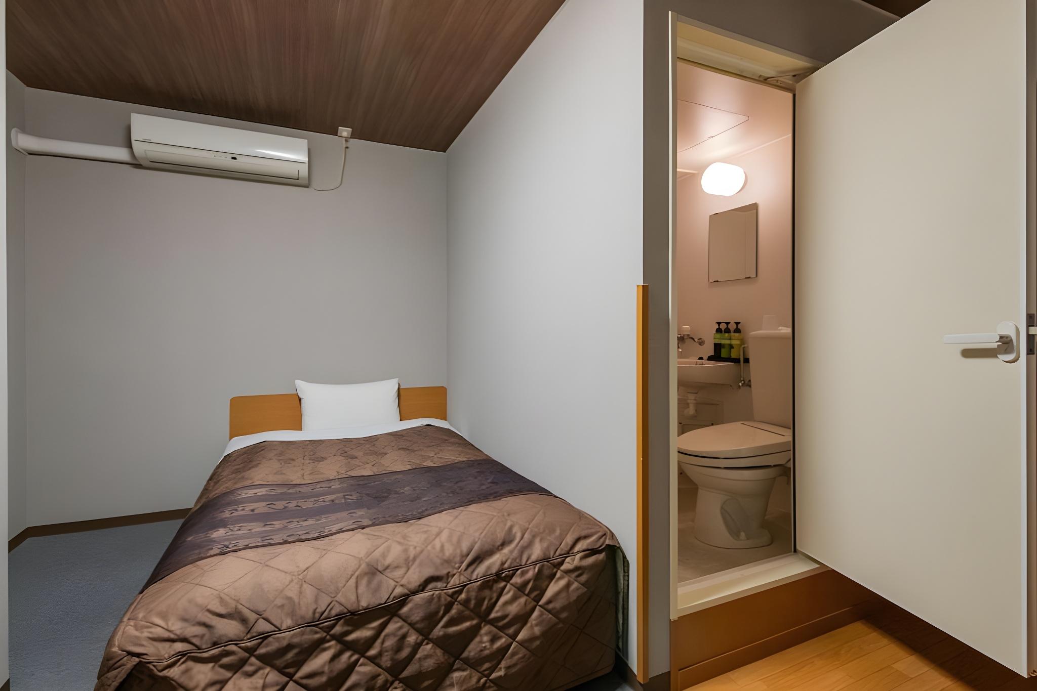 Semi Room, Standard, Semi Double Bed, Private Bathroom, Smoking