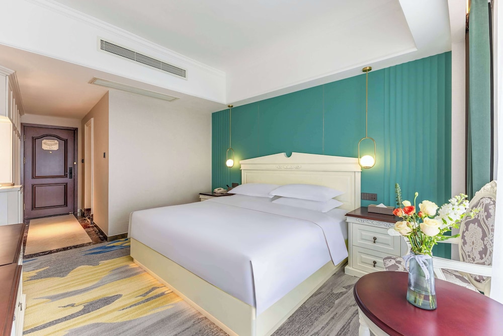 Ramada Plaza by Wyndham Wuhan Dongxi Lake 17/40