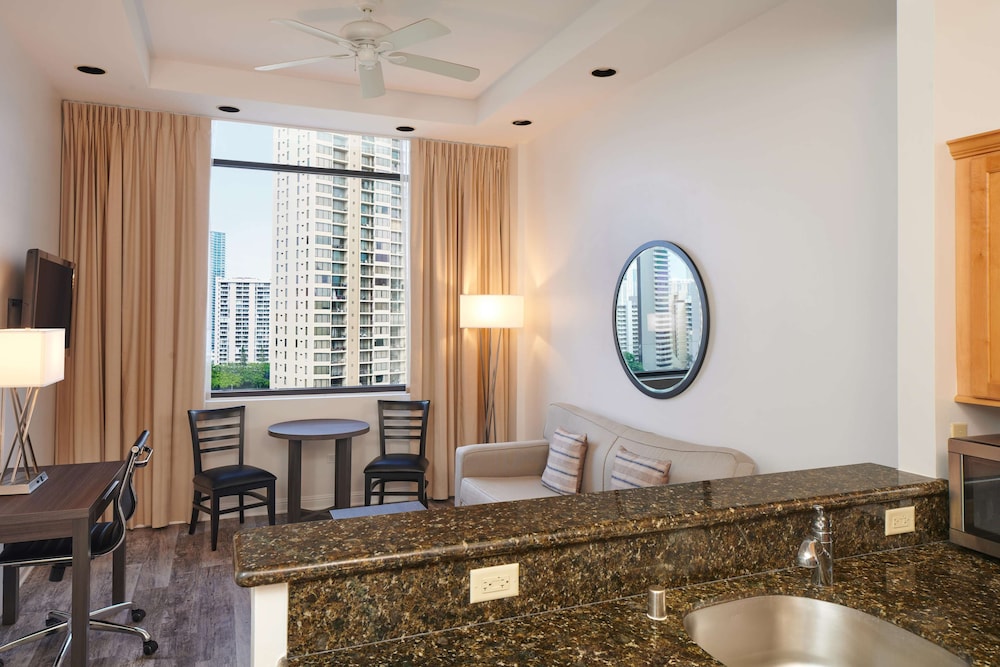 AQUA PALMS WAIKIKI 35/41