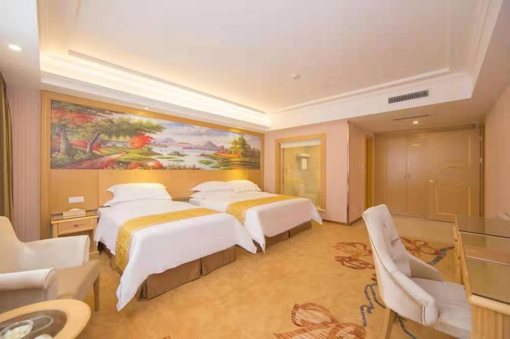 Vienna Hotel (Guangzhou Panyu Changlong & Jinjiang Avenue) 13/55