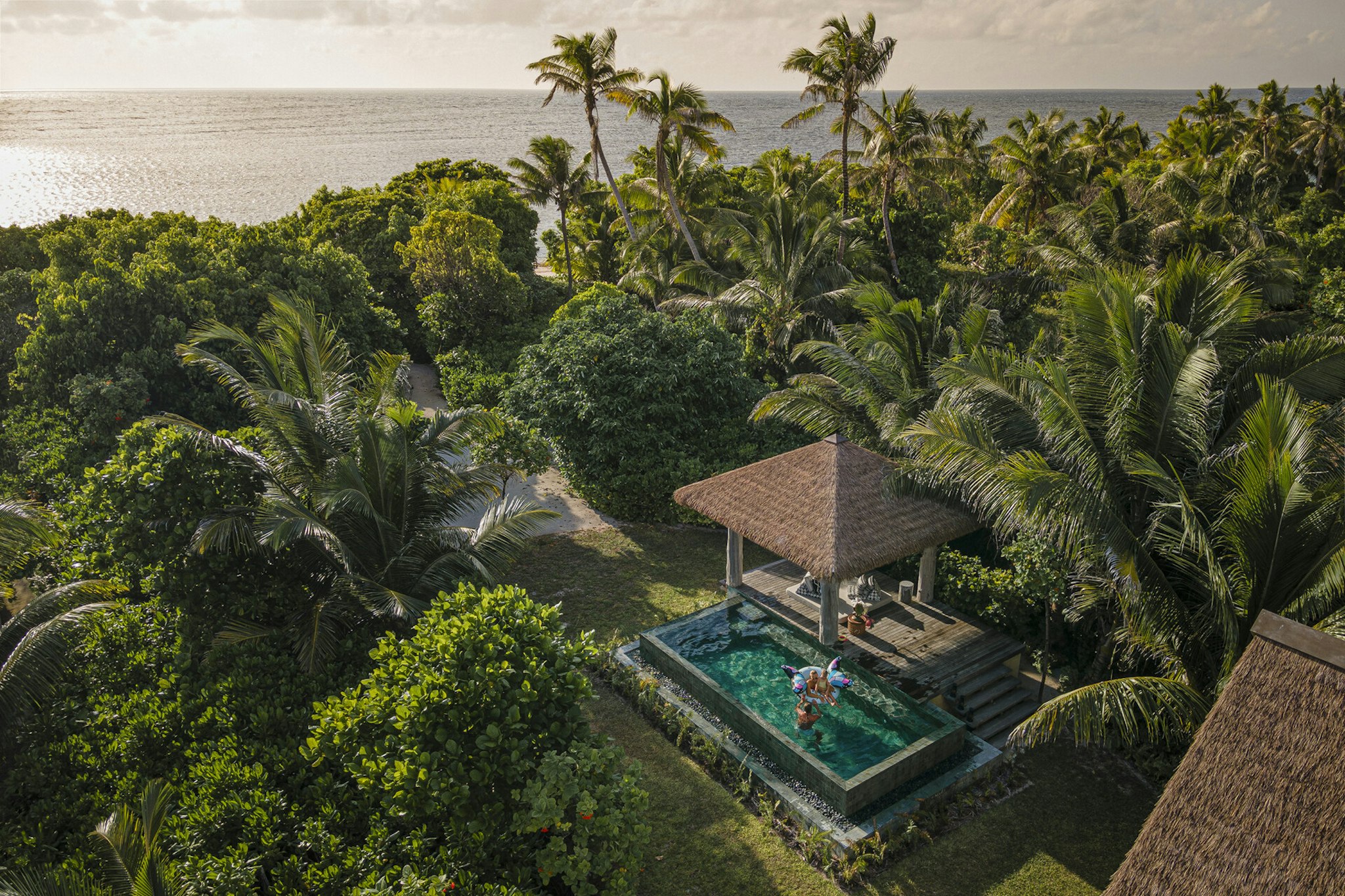 FOUR SEASONS RESORT SEYCHELLES AT DESROCHES ISLAND 52/58